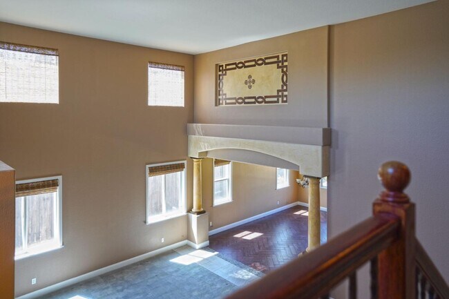 Building Photo - 1074 Vineyard Dr