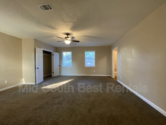 Building Photo - 2119 Benford St
