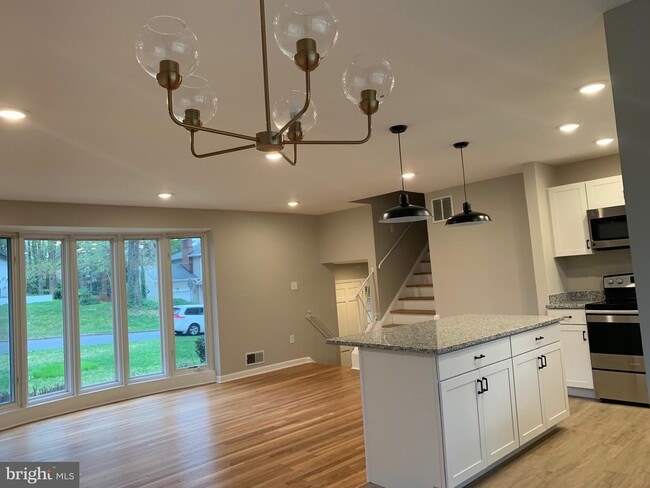 Building Photo - 6810 Fern Ln