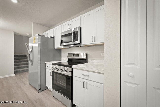 Building Photo - 844 Hartshill Pl