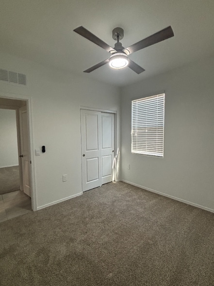 Building Photo - 5084 E Umber Rd