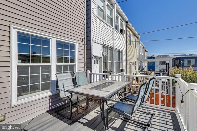 Building Photo - 317 Todd Pl NE