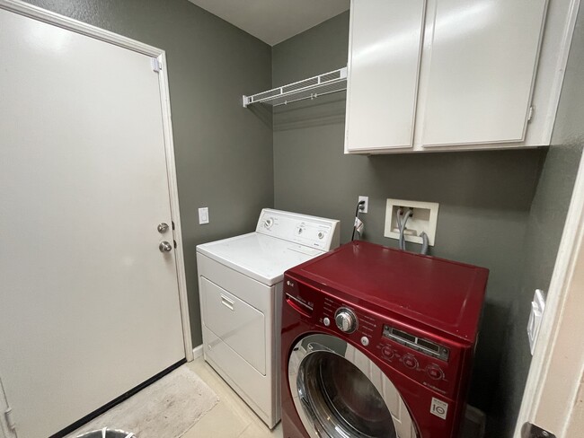 Building Photo - 1181 Saratoga Ct