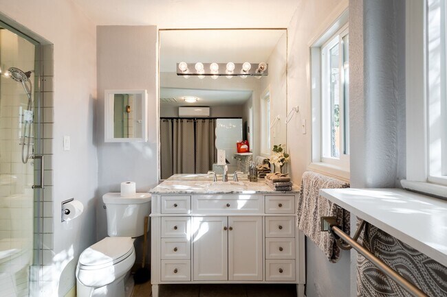 Building Photo - Movie Colony Oasis - Peaceful, Walk to Downtown (Monthly Only - No Long Term)