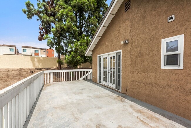 Building Photo - 13960 Carmel Ridge Rd