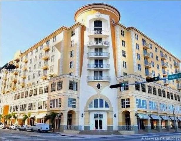 Building Photo - 2030 S Douglas Rd