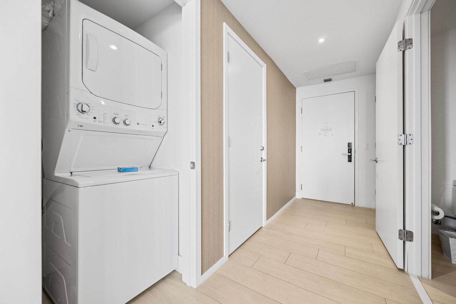 Building Photo - 4010 S Ocean Dr