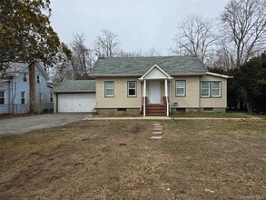 Building Photo - 5 Cedar Rd E