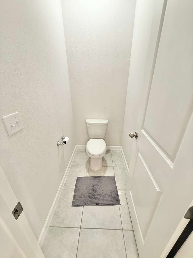 Building Photo - 184 Summershore Dr