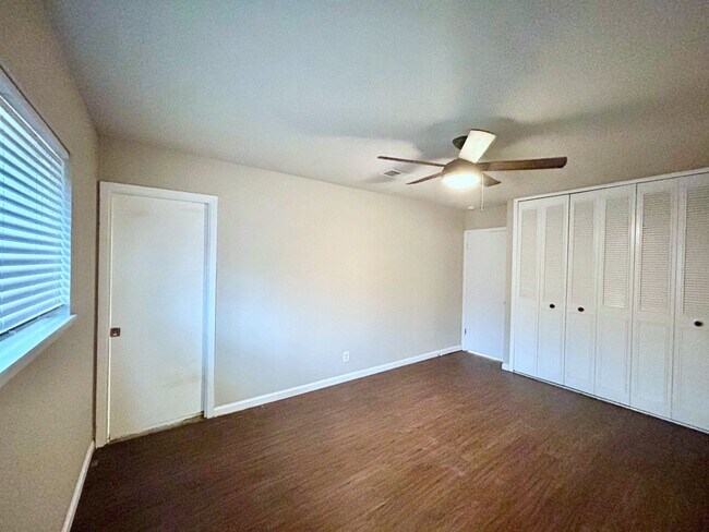 Building Photo - Close to UTSA - 3/2 Home for Rent