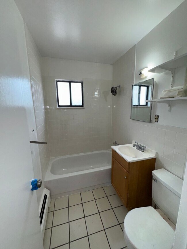 Building Photo - BENTON