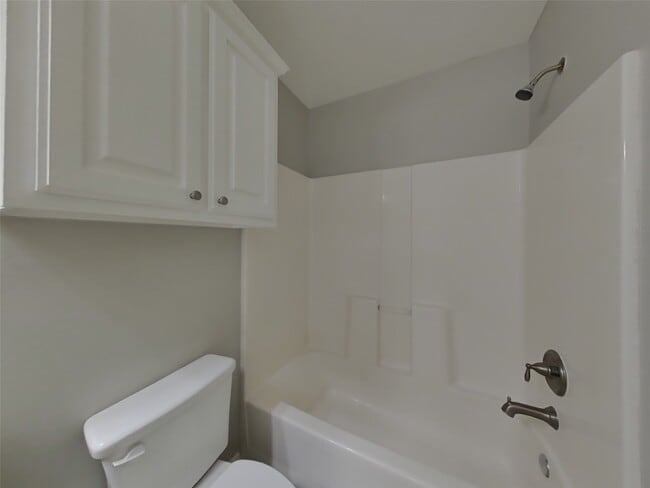 Building Photo - 16229 Summerset Estates Blvd