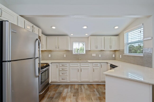 Building Photo - 502 3rd Ave