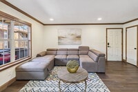 Building Photo - 906 Chapel Creek Dr