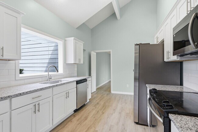 Building Photo - 304 Lord Granville Dr