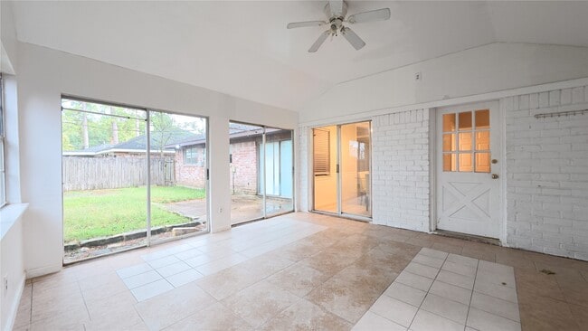 Building Photo - 2027 Whispering Springs Dr