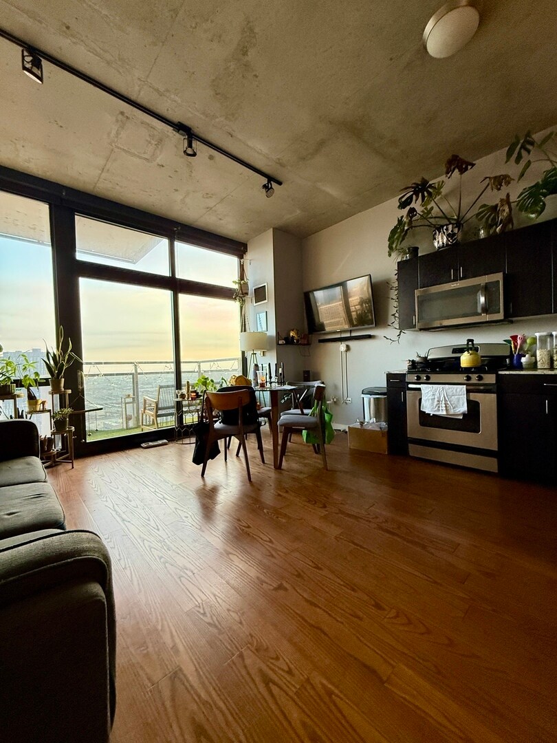 Building Photo - 235 W Van Buren St