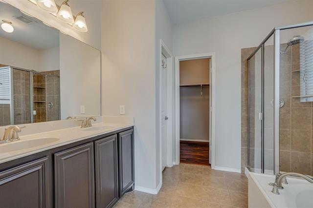 Building Photo - 4717 Hidden Pond Dr