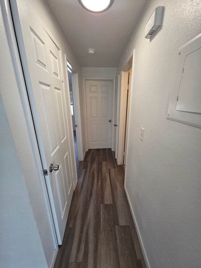 Building Photo - Ferron Rental