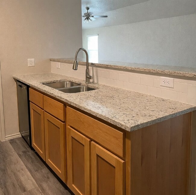 Building Photo - AVAILABLE NOW ; APPLY TODAY ON OUR WEBSITE; 1 MONTH FREE