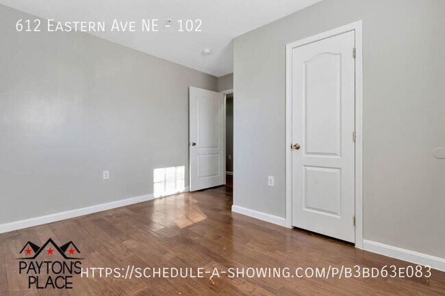 Building Photo - Renovated apartment with Wifi included. FI...