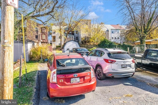 Building Photo - 313 N Market St