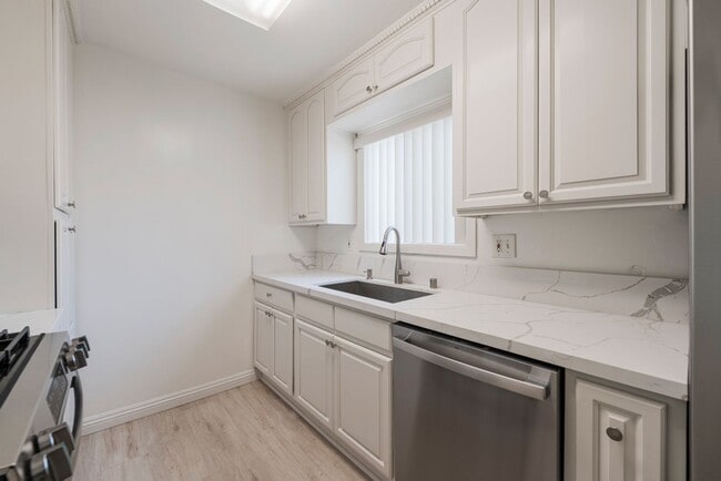 Building Photo - North Redondo 3 bedroom