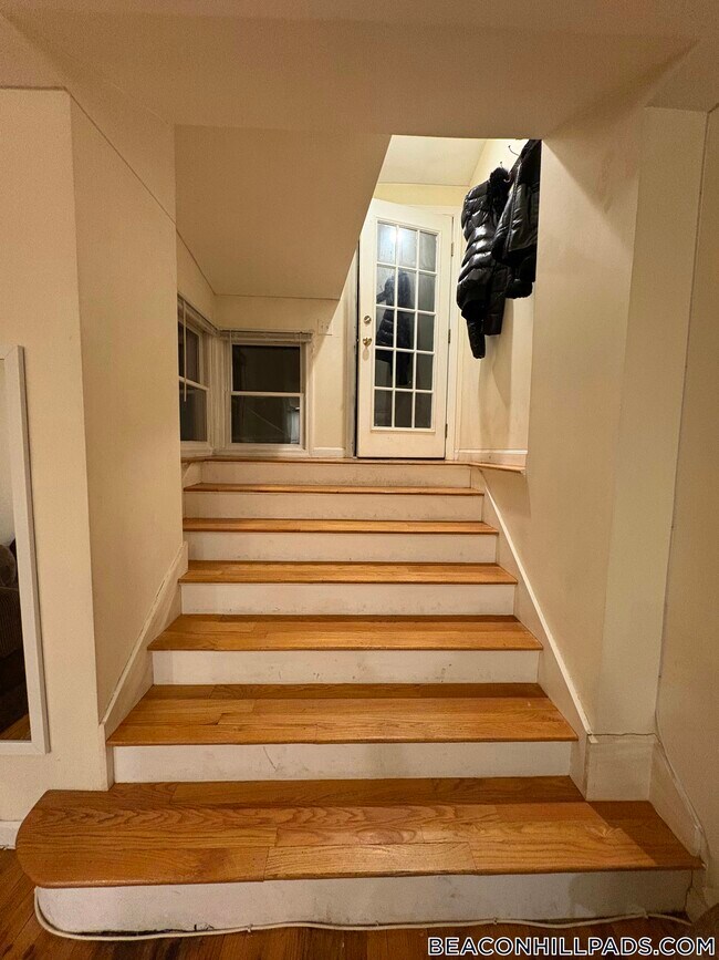 Building Photo - 28 Phillips St