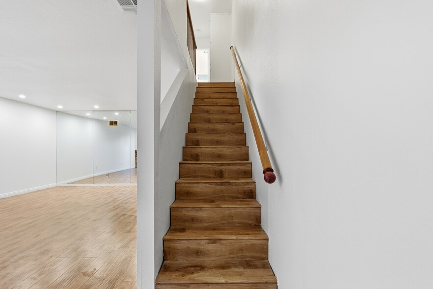 Building Photo - 1348 N Orange Dr