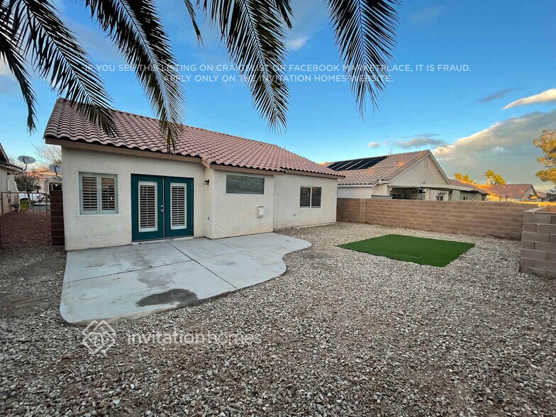 Building Photo - 4469 El Presidio Dr