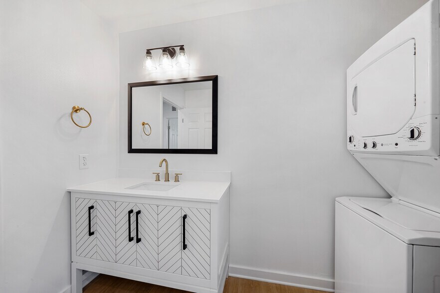 Building Photo - 2927 Nicholson Dr