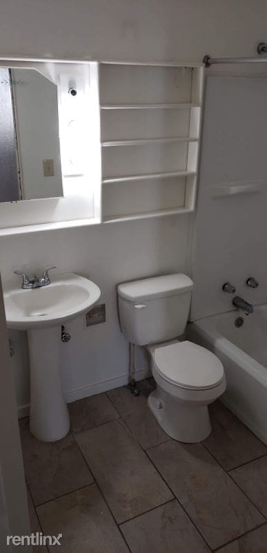 Building Photo - Studio, 1 bath Apartment - 23 Basin St SW