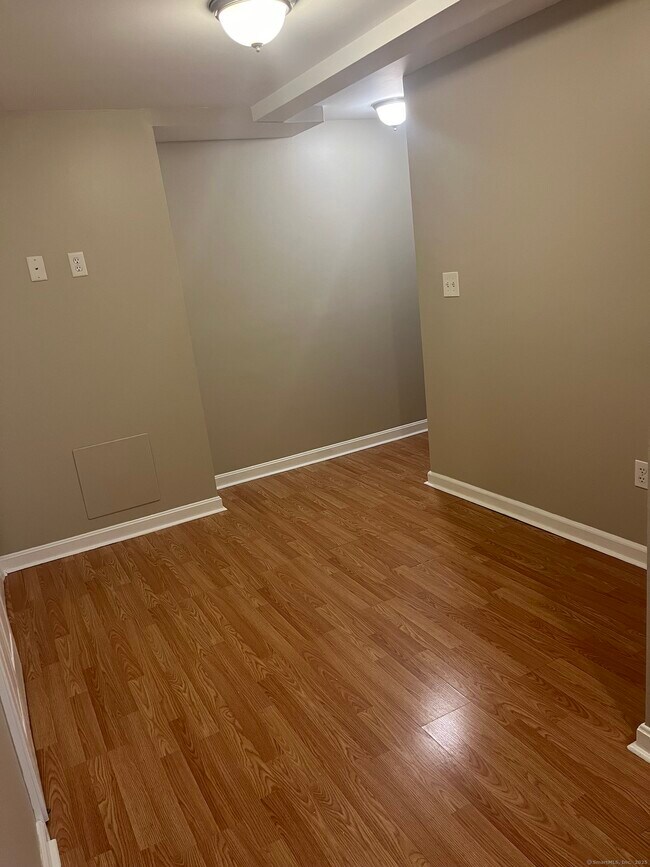 Building Photo - 67 Brentwood Dr