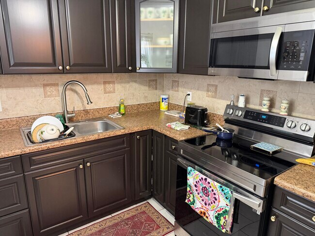 Building Photo - 502 Davis Rd