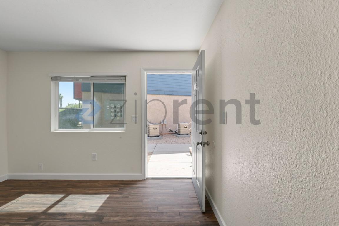 Building Photo - Unit B114