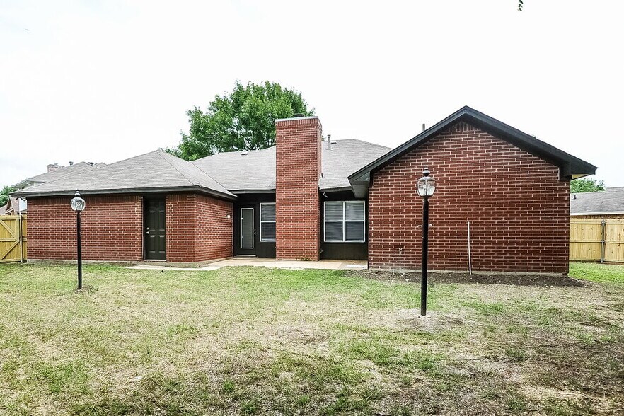 Building Photo - 611 Inglewood Ct