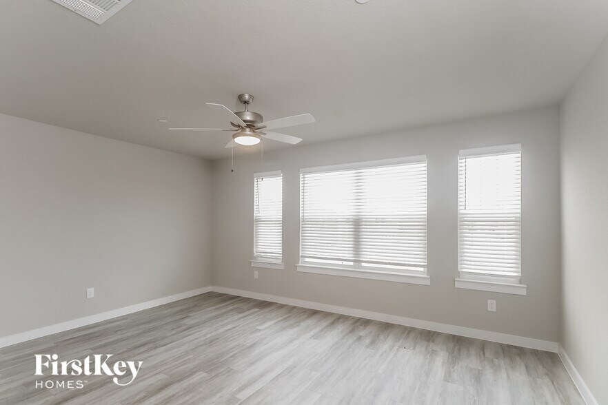 Building Photo - 340 Niki Dr