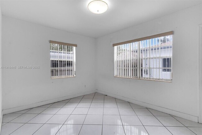 Building Photo - 3841 SW 91 Ave