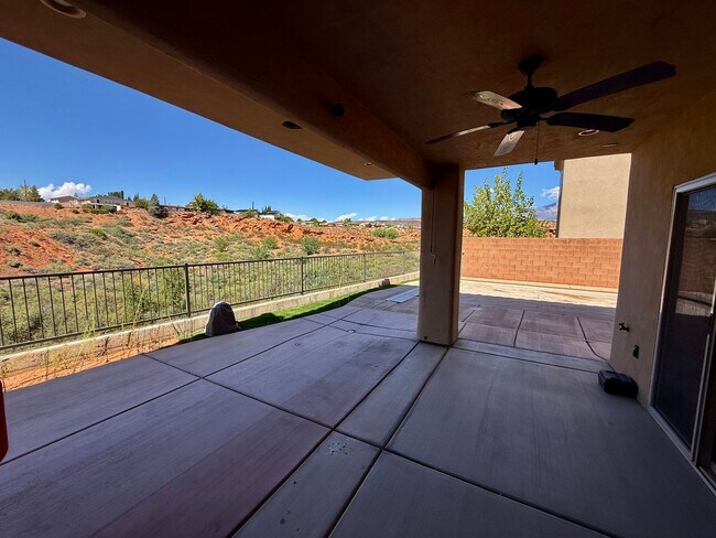 Building Photo - 521 N Creek Ridge Dr