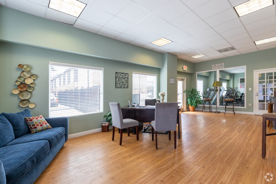 Building Photo - Tiffanys at the Galleria