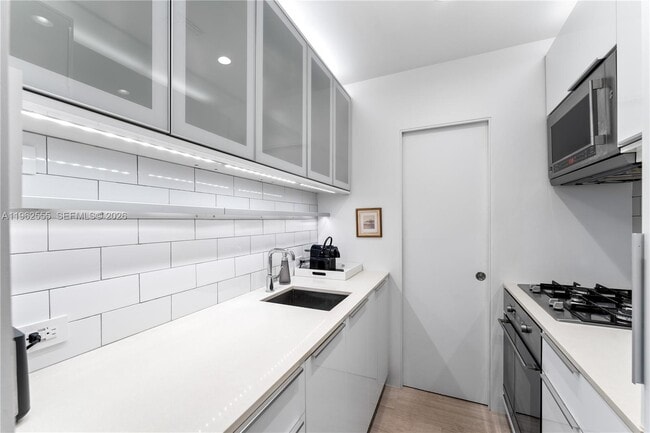 Building Photo - 732 Euclid Ave