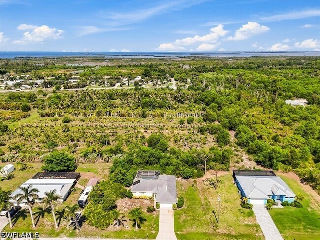 Building Photo - 11693 Oakland Dr