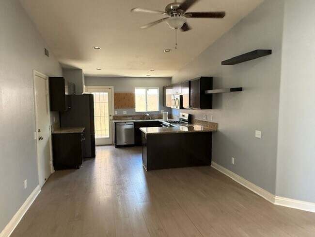 Building Photo - La Quinta Cove
