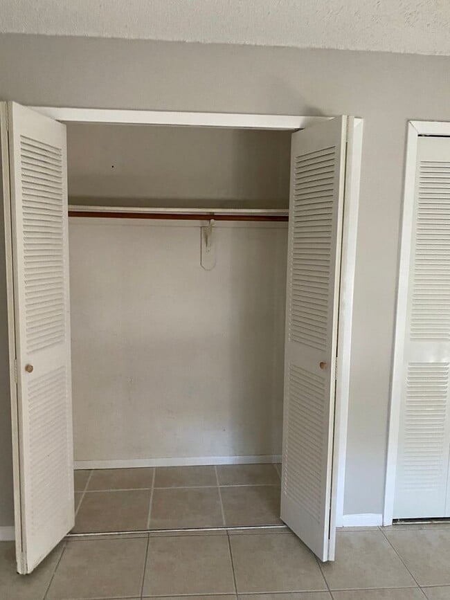 Building Photo - 2 bedroom + loft, 2 bathroom townhome near UCF