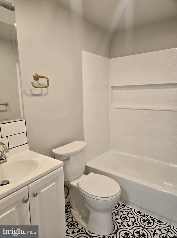 Building Photo - 580 Walnut St