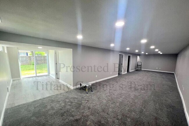Building Photo - Beautifully Renovated Home on Corner Lot w...
