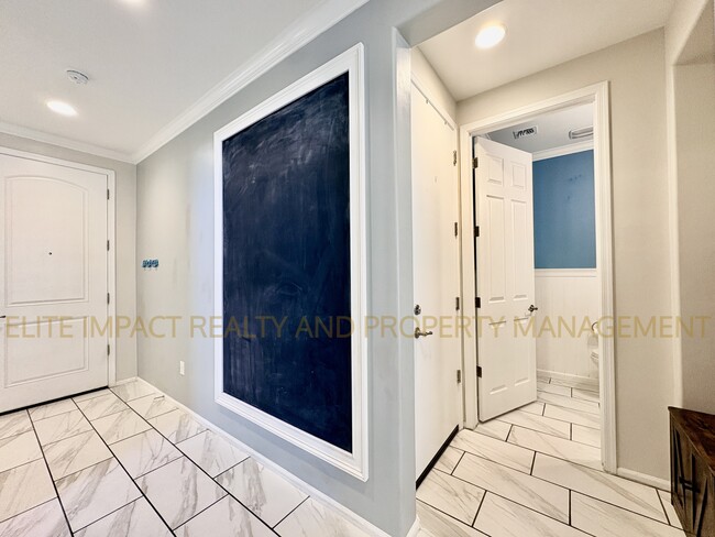 Building Photo - 9731 E Lynx Lk Trl