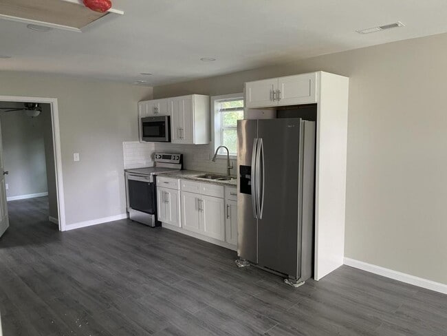 Building Photo - 246 Hilltop Ave SW