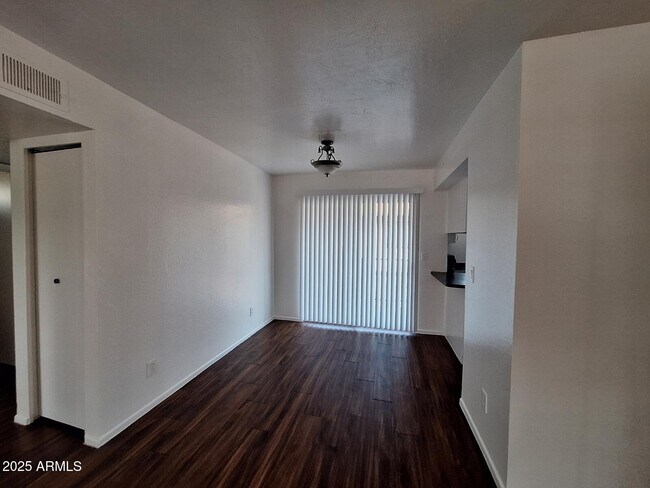 Building Photo - 2029 N Hunt Cir