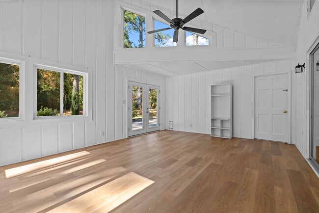 Building Photo - 53 Pine Lake Dr